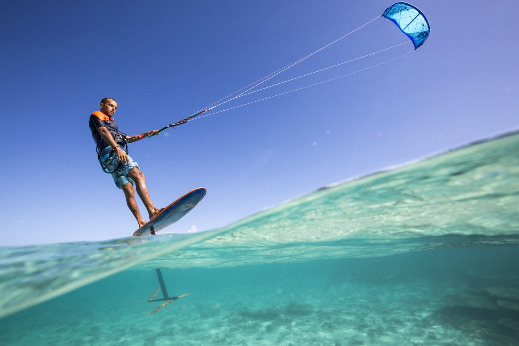 Hydrofoil kitesurfing lesson Koh Samui — foil kite session on flat water lagoon